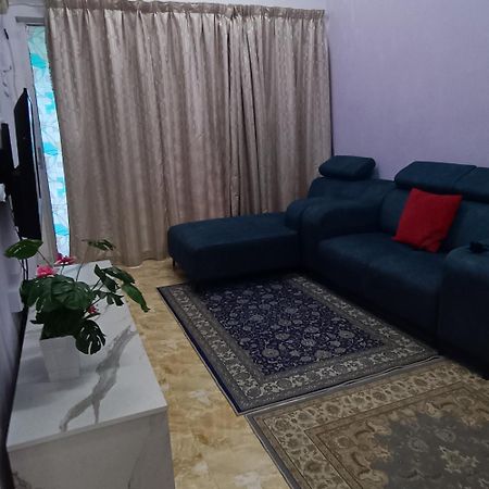 Homestay Lestari Klia Sepang Eksteriør bilde